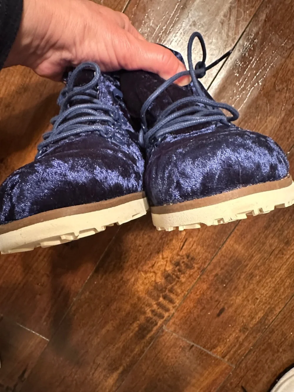 AKID- kids dark blue crushed velvet Blue Lace-Up Booties